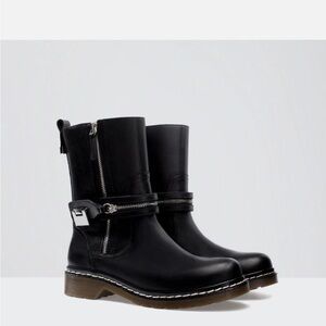 Zara Woman Black Leather Bootie (39) 9 GUC